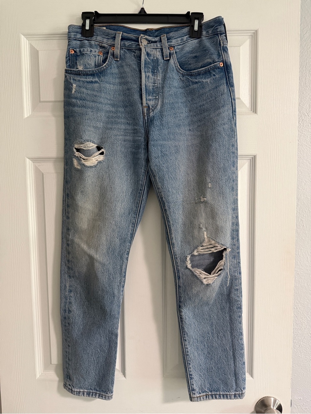 Women’s Levi’s Light Blue Distressed Jeans